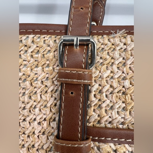Chaps Lexi Straw Woven Bucket Tote Bag- NWT - Snap Closure w/ Zipper Pockets - Picture 8 of 8